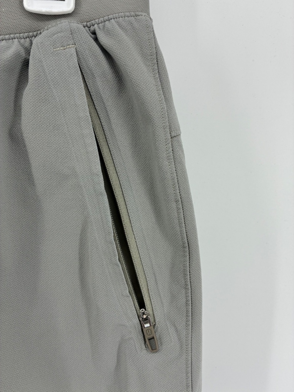 Lululemon Men’s Grey Athletic Shorts Athleisure Sporty - Picture 4 of 14